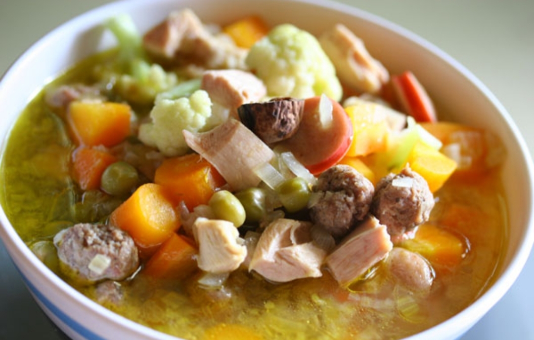 Resep Sup Ayam Kelak Bage Khas Lombok, Rahasia Gurihnya Ada di Daun Kedondong!