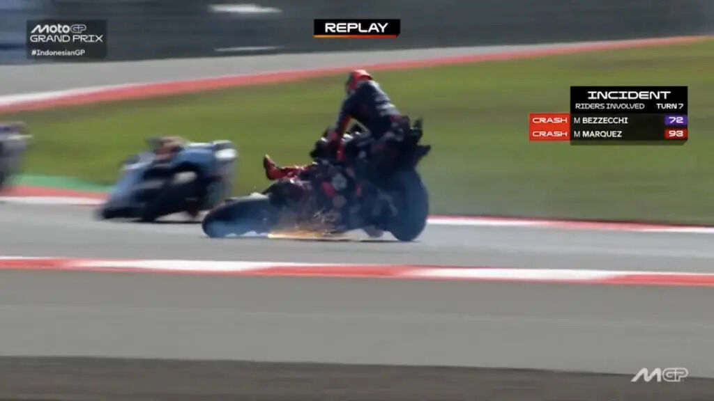 Marquez Kecelakaan di MotoGP Indonesia, Cedera Bahu Usai Disenggol Bezzecchi
