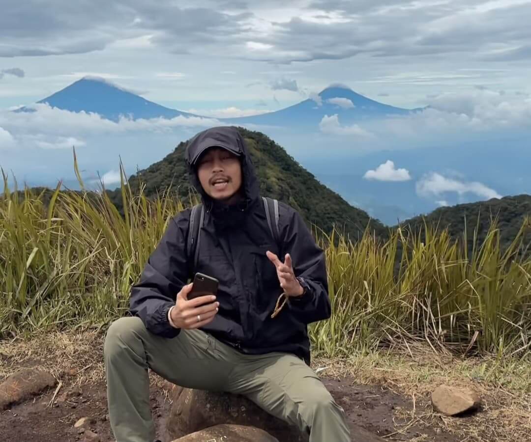 Fiersa Besari Ikut Berkomentar soal Area Camp yang Dibooking di Gunung Rinjani: Itu Salah Sih!