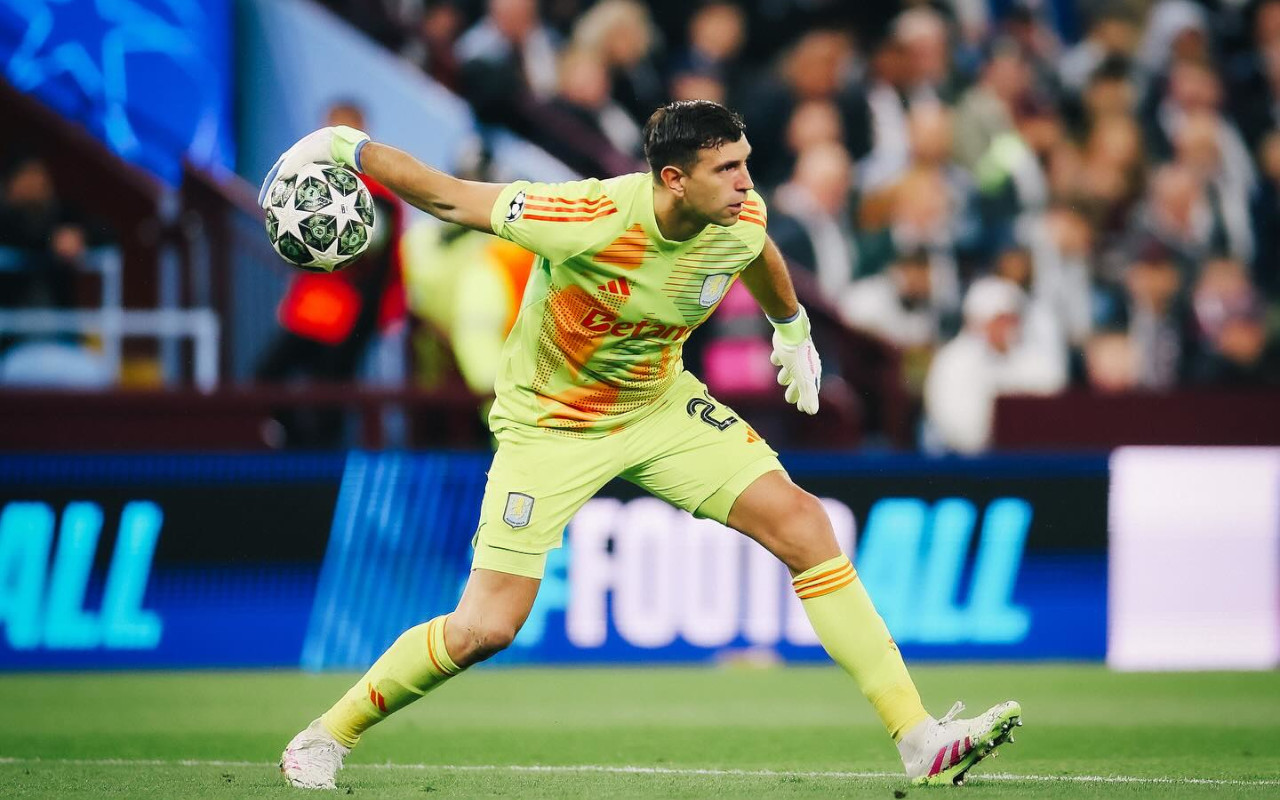 Kesepakatan Emiliano Martinez dengan Man United Dijegal Arab Saudi