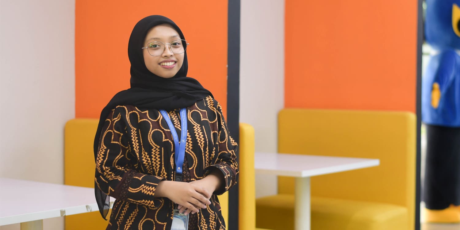 Berkat Kelenjar Racun Ular Picung, Yasmin Nadhiva Lulus dengan IPK 4,00