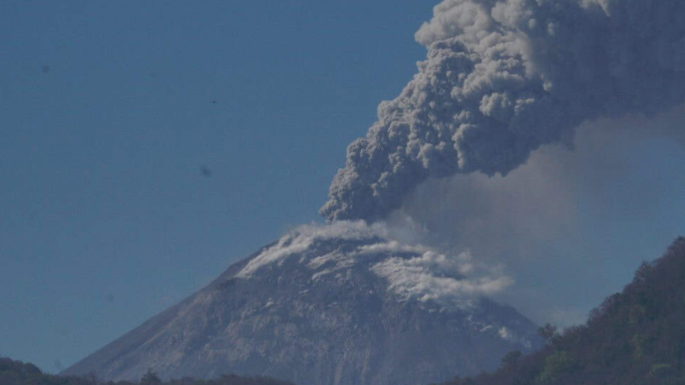 Sebaran Debu Vulkanik Letusan Gunung Lewotobi Laki-Laki di Semua Bandara NTB Nihil