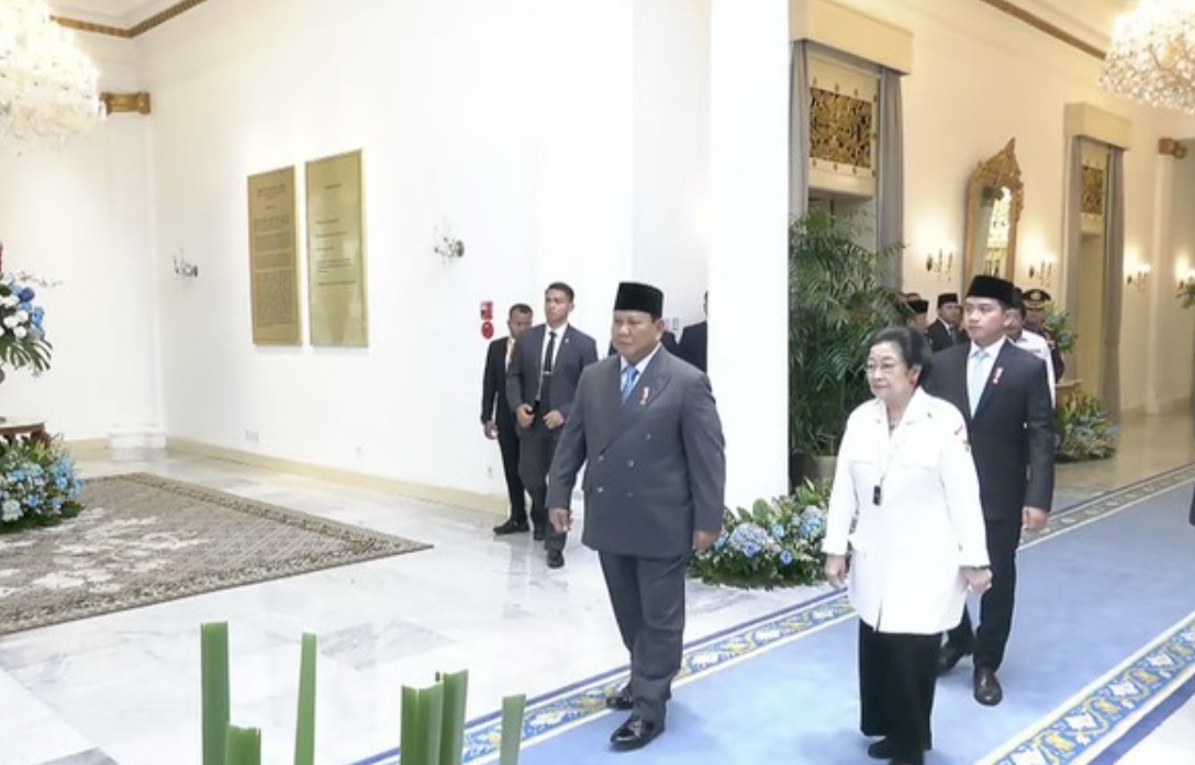 Momen Langka Gibran saat Dampingi Megawati dari Belakang di Upacara Peringatan Hari Pancasila