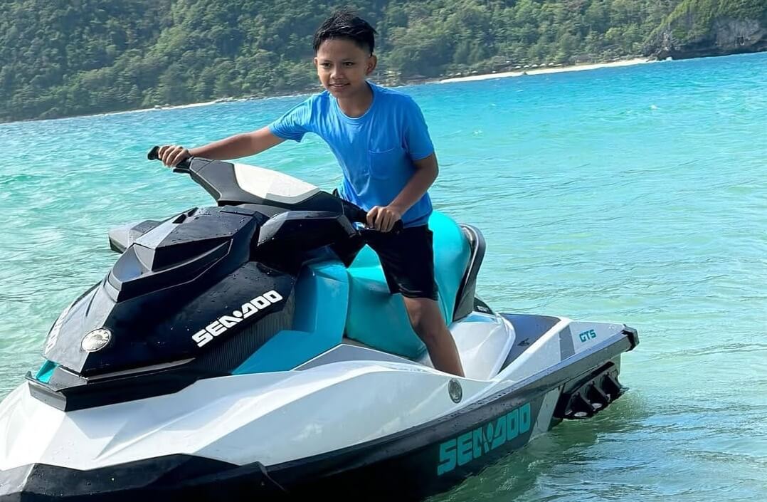 Profil Farel Prayoga, Penyanyi 'Ojo Dibandingke' yang Namanya Kembali Naik Usai Ayahnya Jadi Tersangka Judol