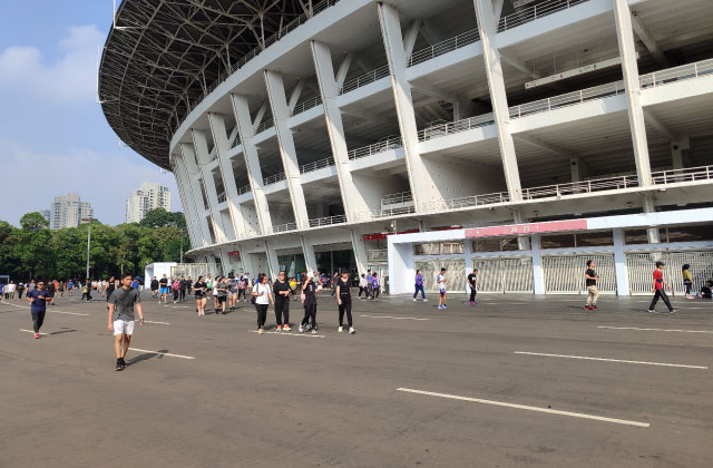 Fenomena Baru di GBK: Pejalan Kaki Mendominasi, Motor dan Mobil Tergusur