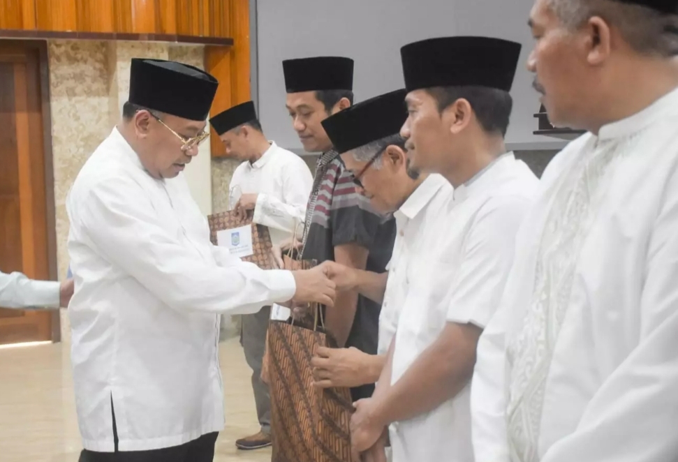 Momen Haru! Ini Pesan Sekda NTB Iringi Keberangkatan ASN Calon Jemaah Haji ke Tanah Suci