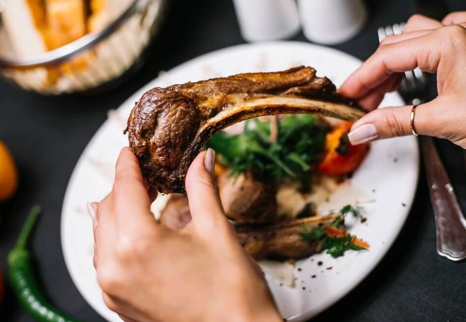 Kenali! 8 Efek Tubuh saat Terlalu Banyak Makan Daging Kambing saat Idul Adha