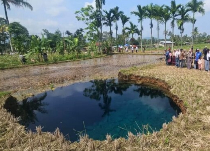Ahli Ingatkan Risiko Kesehatan Air Sinkhole di Sumatera Barat