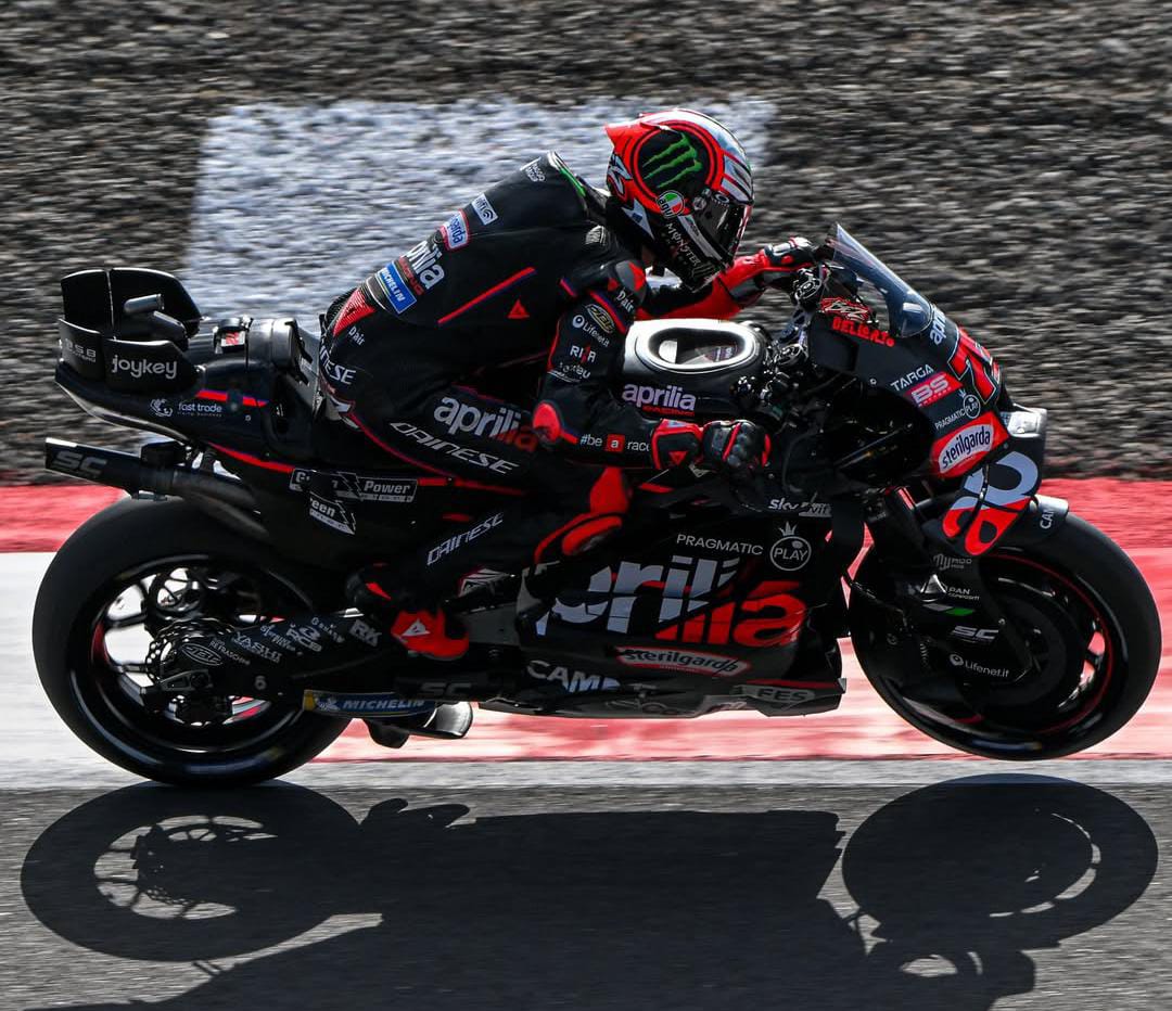 Drama Mandalika: Marquez Terpental ke Q1, Bazzecchi Ngamuk Bawa Aprilia ke Puncak! 