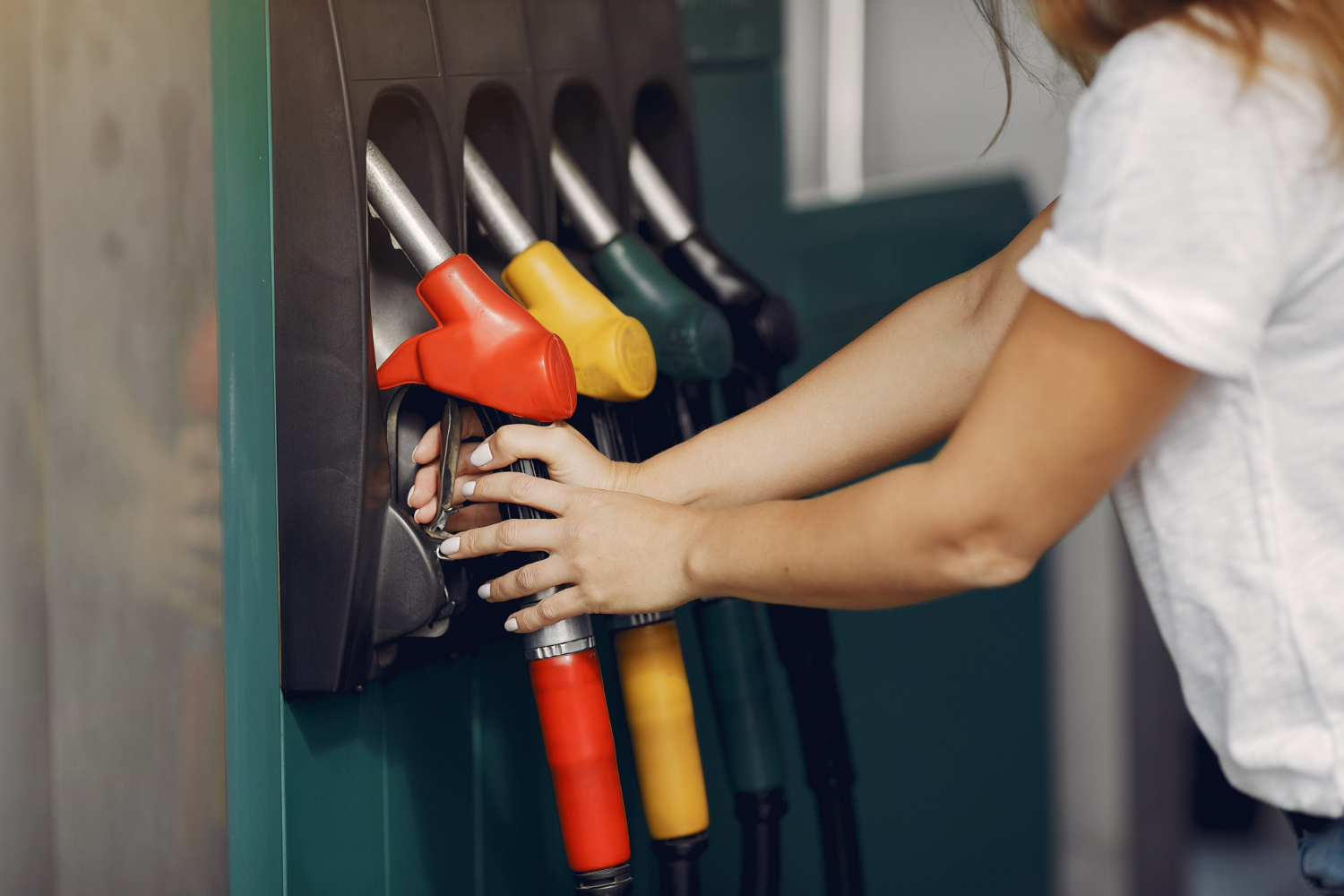 Penyebab Harga BBM Pertamina, Shell, Vivo, dan BP Turun: Menguak Dinamika Pasar Minyak Global