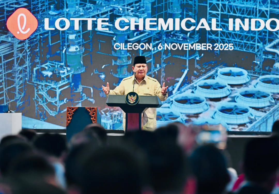 Pabrik Petrokimia Raksasa di Cilegon Diresmikan, Prabowo Janjikan Iklim Investasi Aman dan Nyaman
