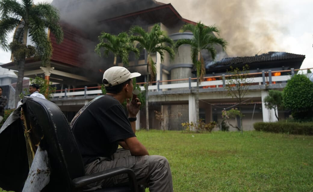 Gedung Rakyat Jadi Arang, Massa Ricuh Bakar DPRD NTB