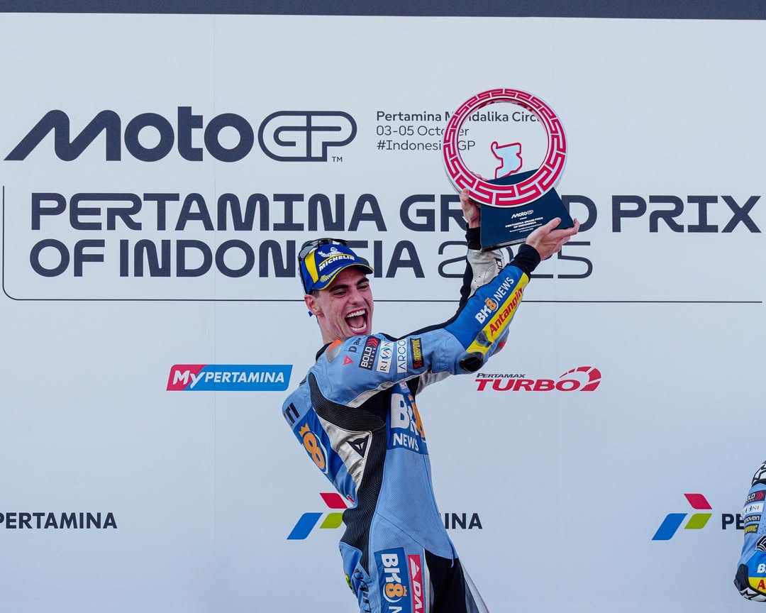 Dramatis! Aldeguer Juara MotoGP Mandalika 2025, Gubernur NTB Serahkan Trofi di Podium