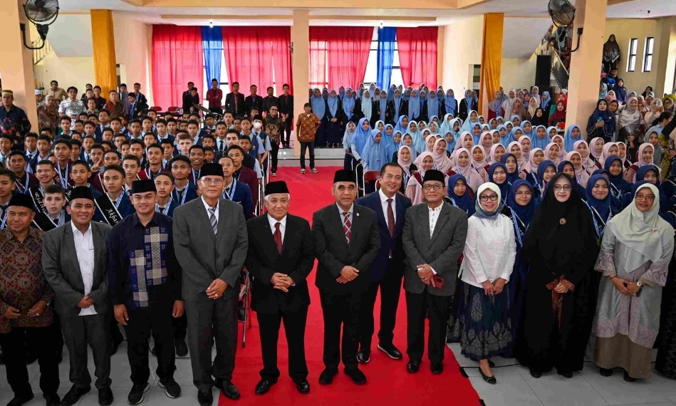 Ketua MPR RI Kunjungi Pesantren Internasional di Sumbawa, Gubernur NTB Bilang Begini di Depan Santri