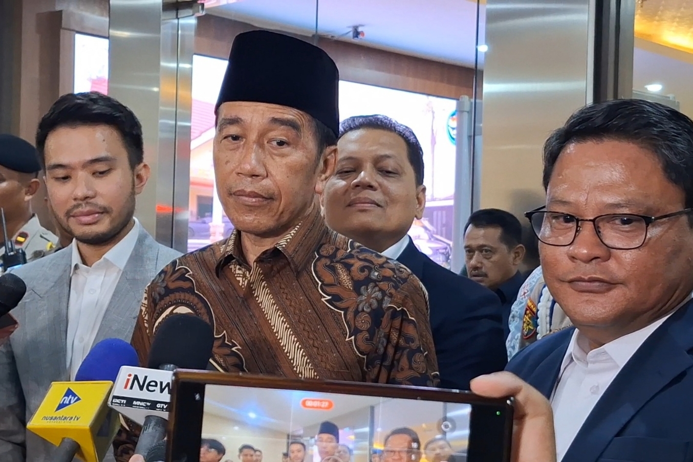 Jokowi Terus Melawan, Tapi Sedih-Kasihan Kasus Dugaan Ijazah Palsu Masih Terus Lanjut