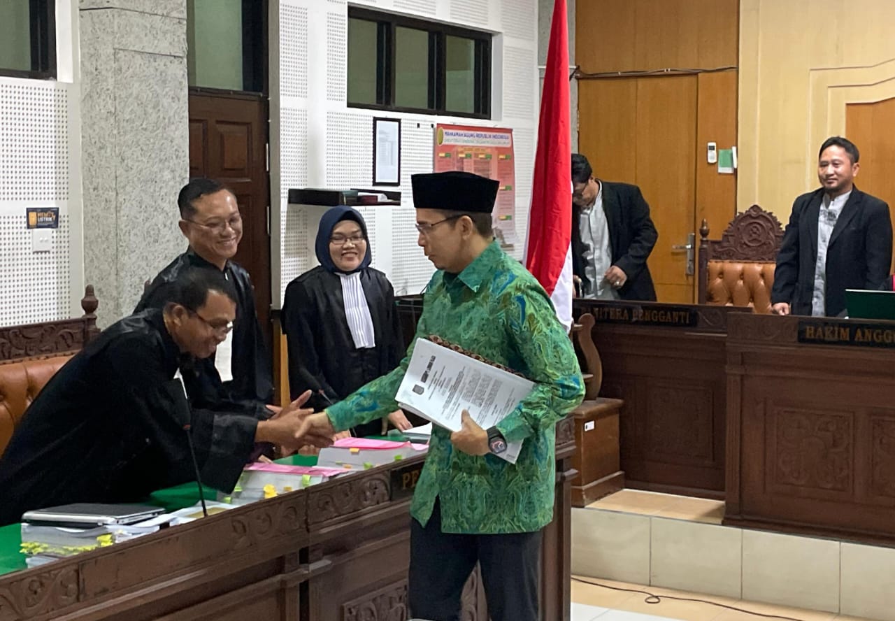 TGB Pertanyakan ‘Pembisik’ Rosiadi Teken PKS Bermasalah