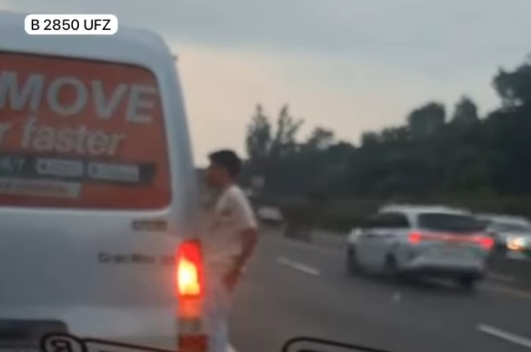 Ngeri! Sopir GranMax Todong Pistol Gegara Tak Terima Disalip, Warganet Bongkar Identitas Pemilik Mobil