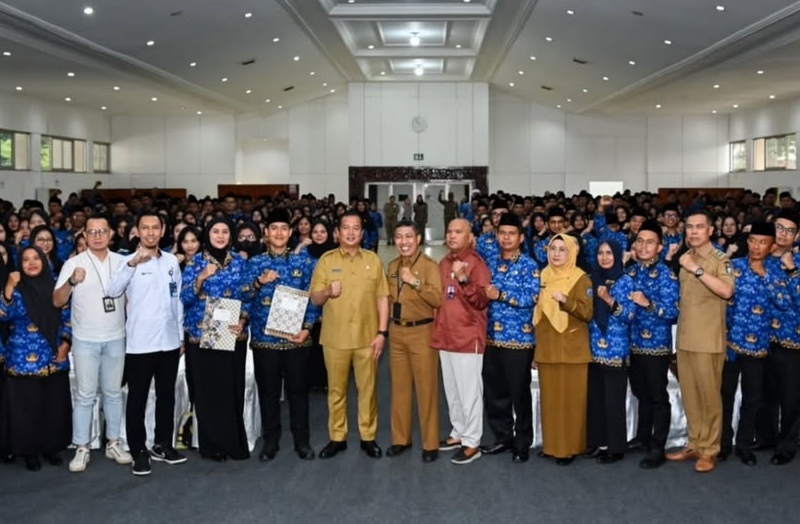 Serahkan 408 SK CPNS dan PPPK Pemprov NTB, Gubernur Ingatkan untuk Tak Bekerja Minimalis