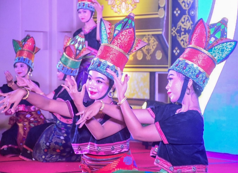 Tarian Dedare Nyesek hingga Kue Cerorot, Budaya NTB Bikin Dunia Jatuh Cinta