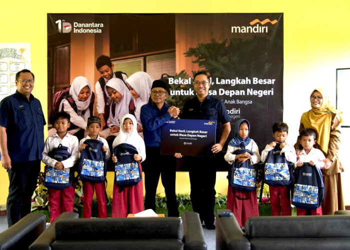 Komitmen Nyata Untuk Pendidikan, Bank Mandiri Bagikan Ribuan Tas ke Anak di Lombok