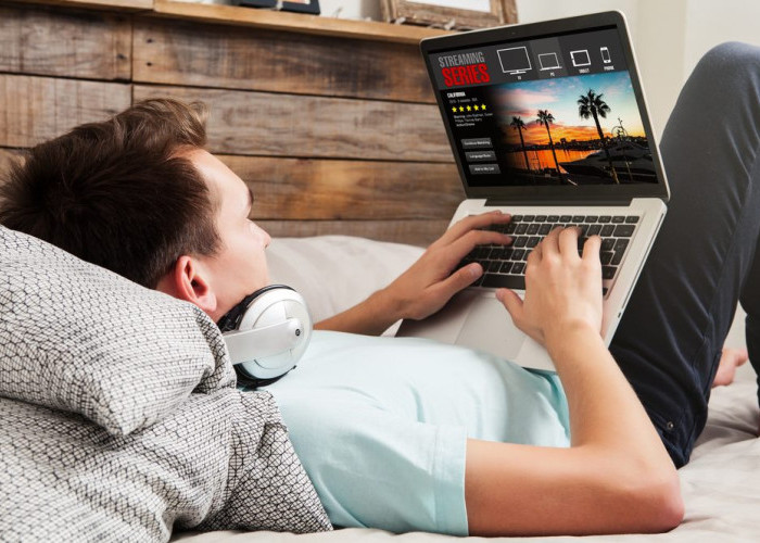 Gak Perlu Cari Situs Ilegal Lagi, ini 10 Platform Resmi Buat Nonton Film Sesukamu! 