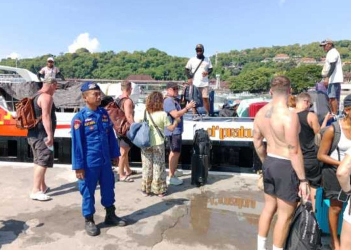 Ribuan Turis Serbu Gili, 10 Fast Boat Full Berangkat dari Padangbai
