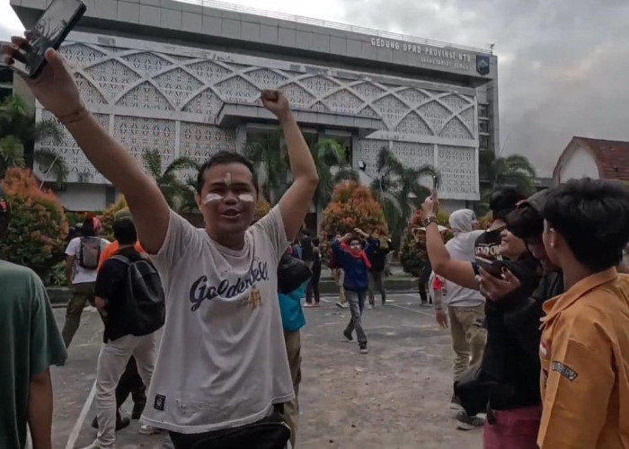 Gedung DPRD NTB Terbakar, Wakapolda NTB: Barikade Sudah Diperketat, Tapi Massa Beringas