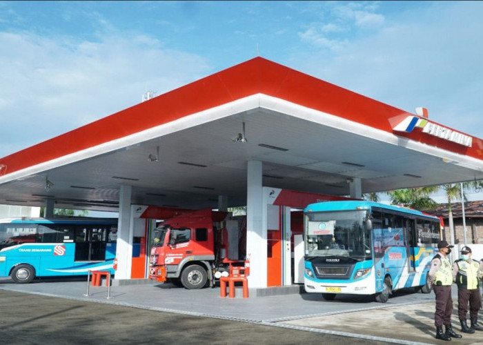 Daftar Harga BBM Pertamina Terbaru Ada yang Turun Rp 610 per Liter, Cek di SPBU Hari Ini!