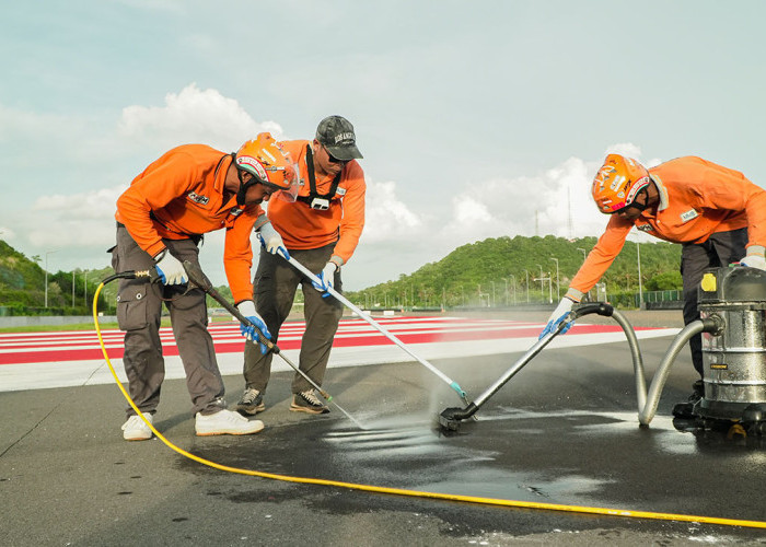 Begini Tangani Tumpahan Oli di Lintasan Sirkuit Mandalika