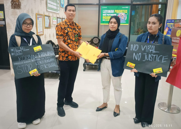Aktivis Hadiahi Jamu Tolak Angin Untuk PN Mataram