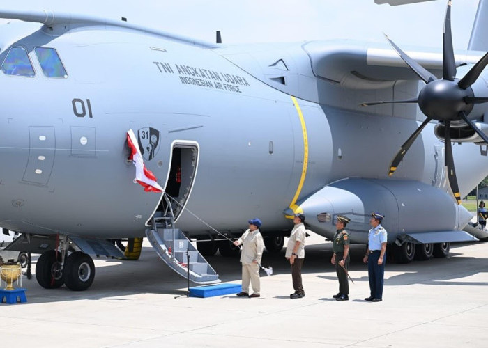 Pesawat Multiperan A400M Hadir di Indonesia, Presiden Prabowo Serahkan ke Panglima TNI