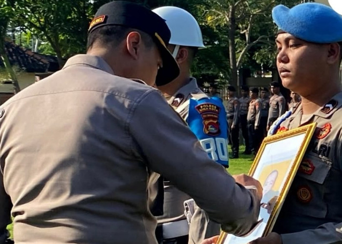 Nekat Mangkir Tugas dalam Waktu Lama, 2 Polisi Bima Dipecat Tak Hormat! 