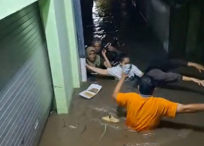 Banjir Mataram, Dua Nyawa Melayang Karena Tersengat Listrik