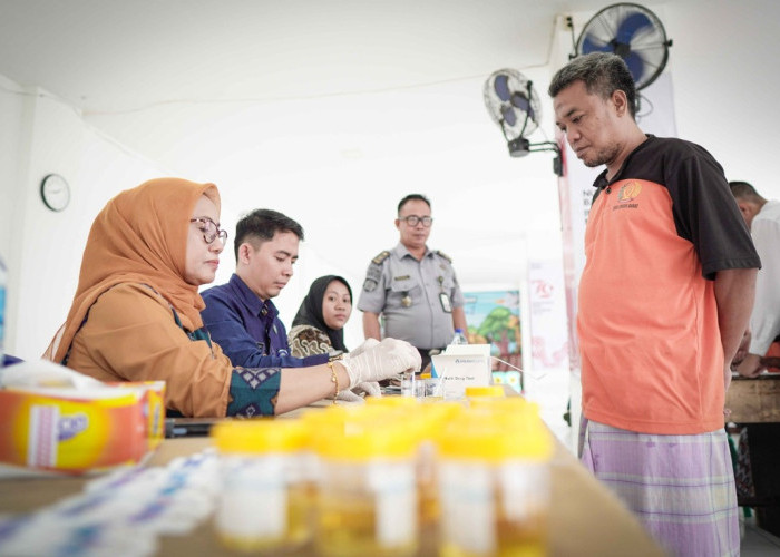 Petugas dan Warga Binaan Lapas Lobar Jalani Tes Urine