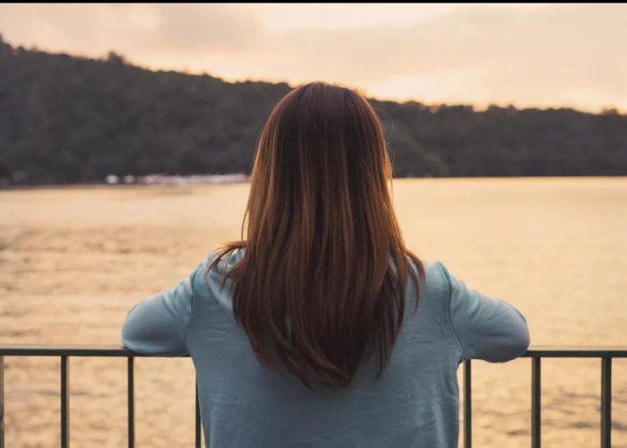 Merasa Kesepian Meski Punya Banyak Teman? Ini Penyebabnya di Usia Dewasa