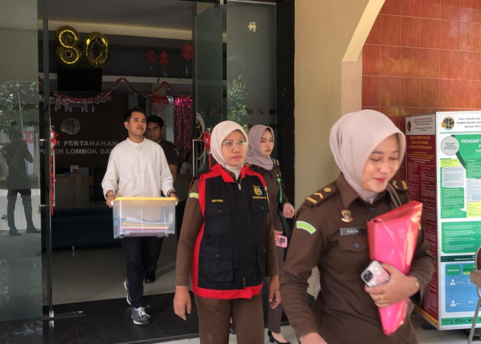 Kejari Mataram Geledah Kantor Pertanahan Lombok Barat, Puluhan Dokumen Kasus Korupsi Disita