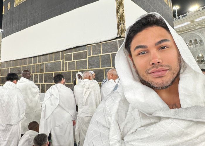 Potret Ivan Gunawan Umrah Hingga Bertemu Ustaz Derry Sulaiman di Mekkah Sebelum Ibadah Haji