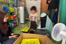 Terharu! AZA x Disway Grup Ulurkan Bantuan Sepatu dan Tas untuk Keluarga Mandala
